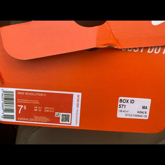 Nike Revolution 5 Men’s Shoe - Picture 2 of 3